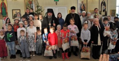 Епископ Никанор поздравил с Рождеством Христовым воспитанников воскресной школы
